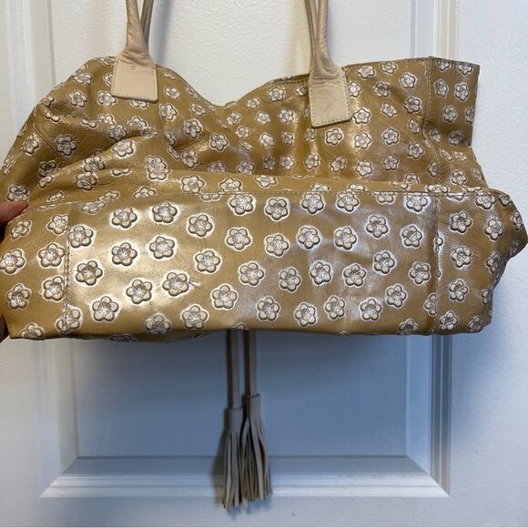 Cavalcanti Leather Tan Embossed Flower Shoulder Handbag Made in Italy - Picture 4 of 11